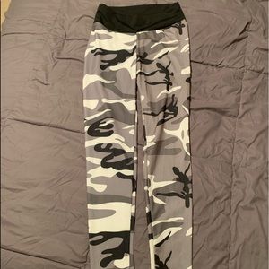 Butt scrunch grey camo leggings